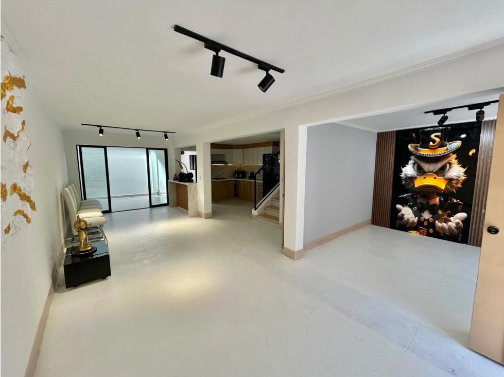 VENDO AMPLIA CASA CON HERMOSOS ACABADOS EN EL BARRIO EL JARDIN — foto 3