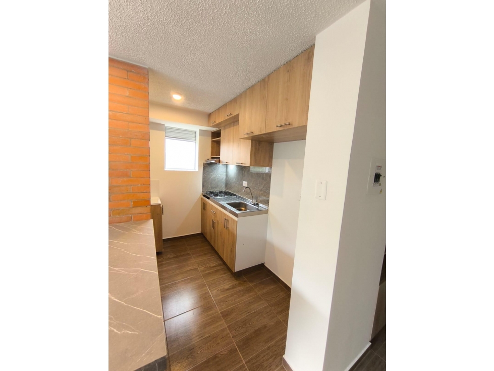 VENDO APARTAMENTO EN EXCELENTE UBICACIÓN — foto 2
