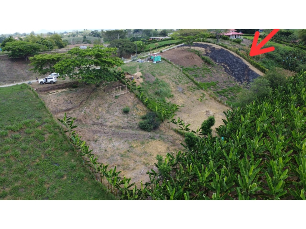 Vendo Lote semi plano en Parcelación de Alcalá - 1
