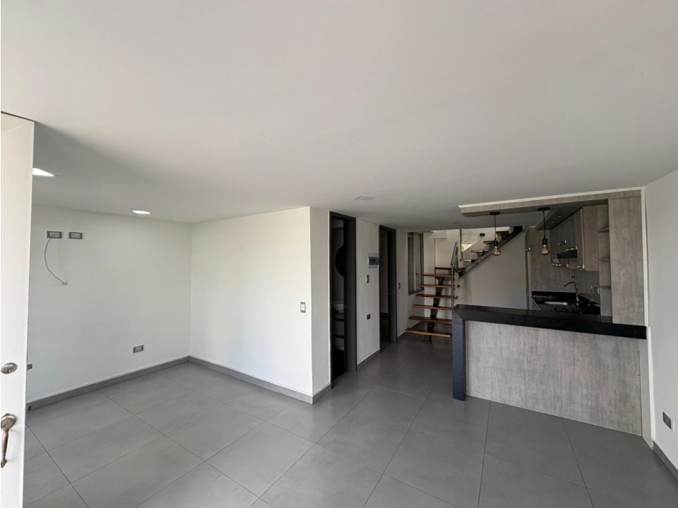 HERMOSA CASA DE 3 PISOS EN EL SECTOR LA ESTANCIA — foto 2
