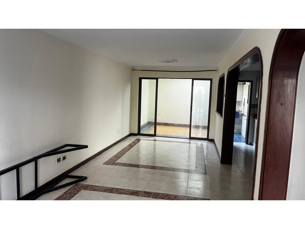 VENDO AMPLIA CASA EN EL BARRIO EL JARDIN