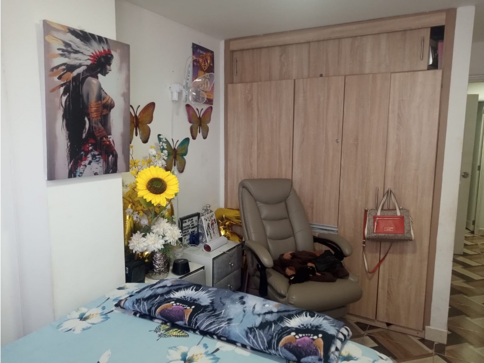 VENDO AMPLIO APARTAMENTO CON PARQUEADERO CUBIERTO - 6