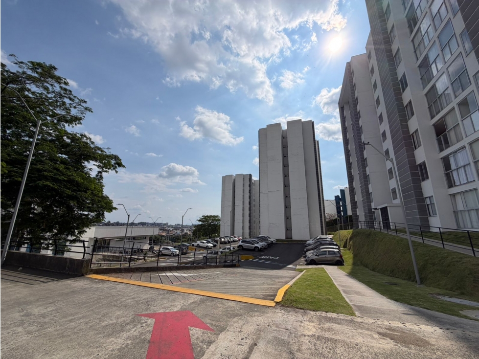 VENDO HERMOSO APARTAMENTO MUY CERCA AL AEROPUERTO — foto 2