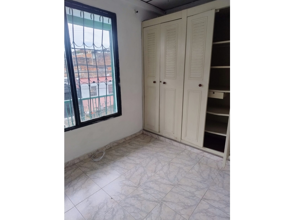 CASA DE 9.40MT DE FRENTE X 7MT DE FONDO BARRIO LA LORENA — foto 2