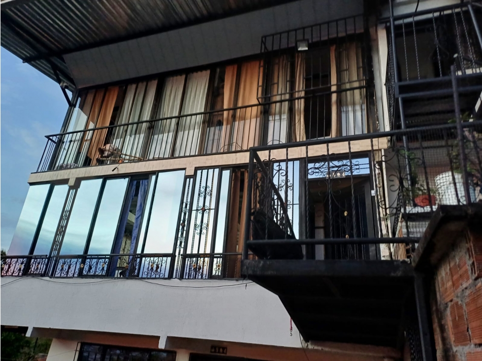 Vendo amplia Casa en el sectro de Cuba de pisos independientes — foto 5