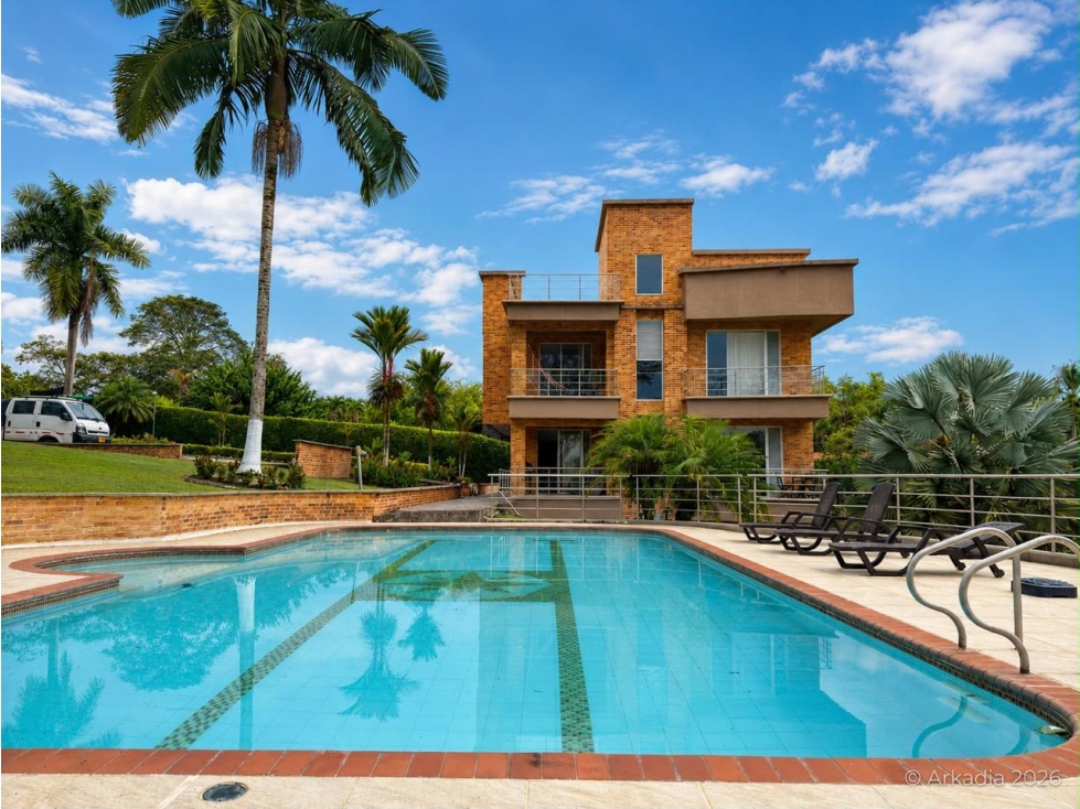 HERMOSA CASA CAMPESTRE CON PISCINA Y LAGO PRIVADO