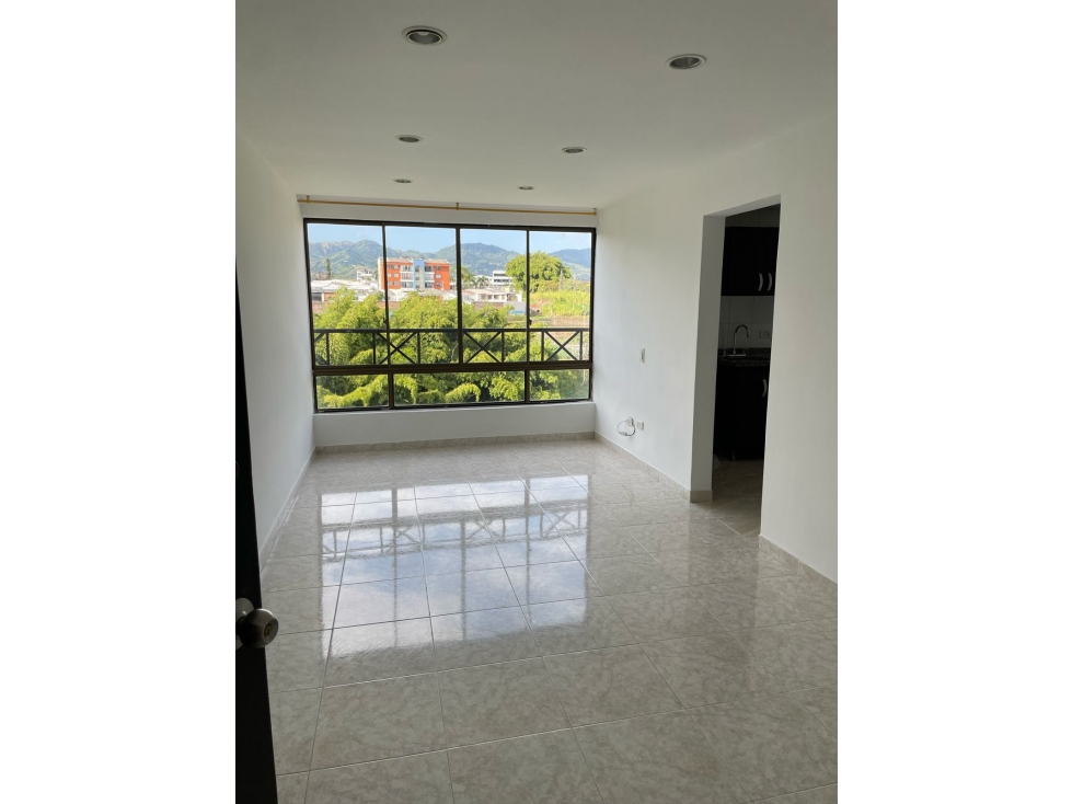 VENDO AMPLIO APARTAMENTO BIEN UBICADO