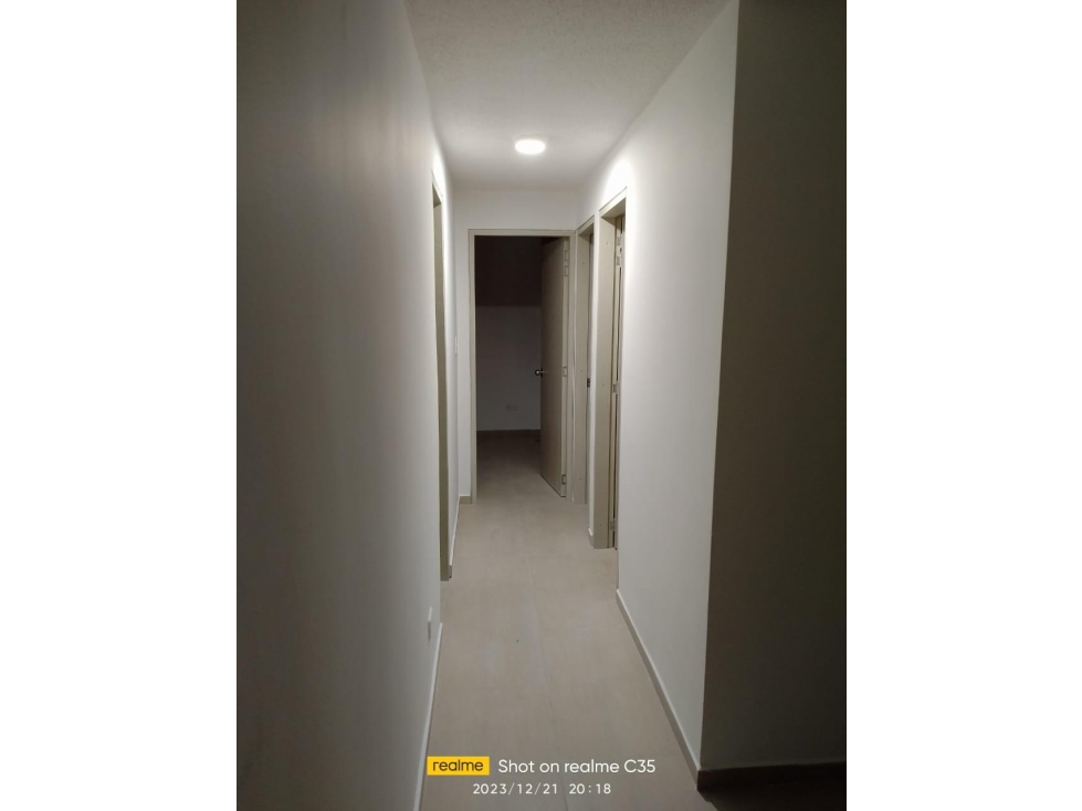 VENDO APARTAMENTO EXCELENTE SECTOR PARQUEADERO PRIVADO — foto 2