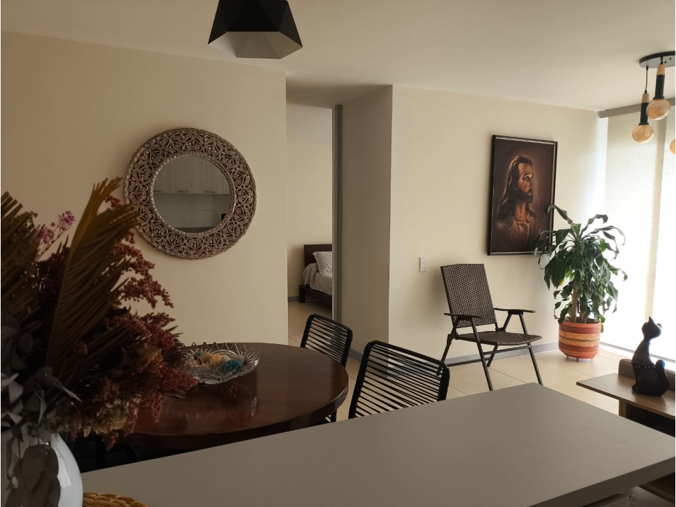 HERMOSO APARTAMENTO CON CUARTO UTIL Y PARQUEADERO CUBIERTO — foto 4