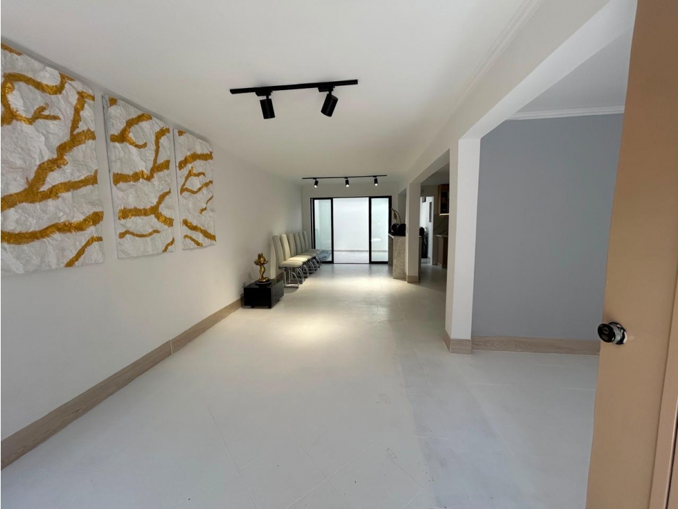 VENDO AMPLIA CASA CON HERMOSOS ACABADOS EN EL BARRIO EL JARDIN — foto 5