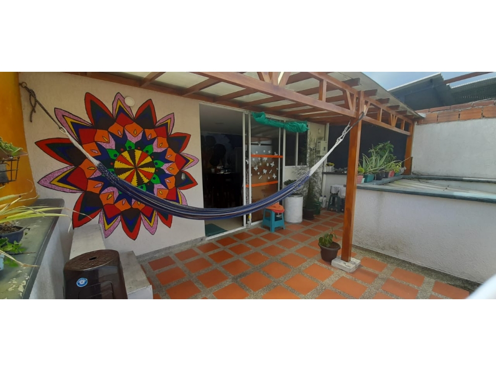 Vendo casa de 3 niveles en Santa rosa