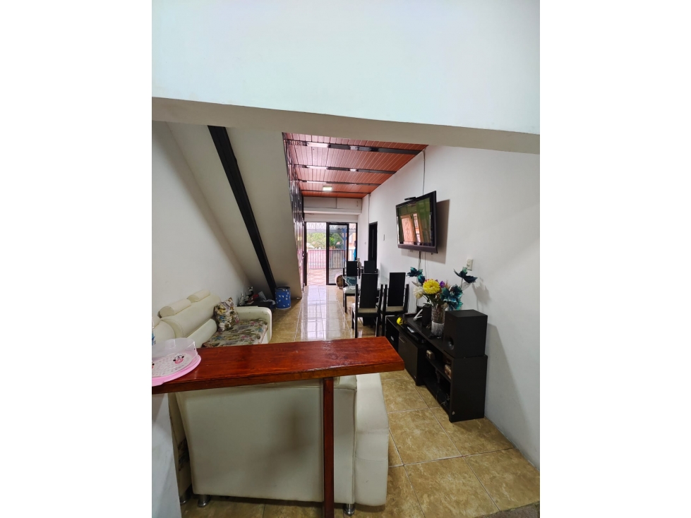 VENDO AMPLIA CASA EN EL SECTOR EL CARBONERO DOSQUEBRADAS — foto 3
