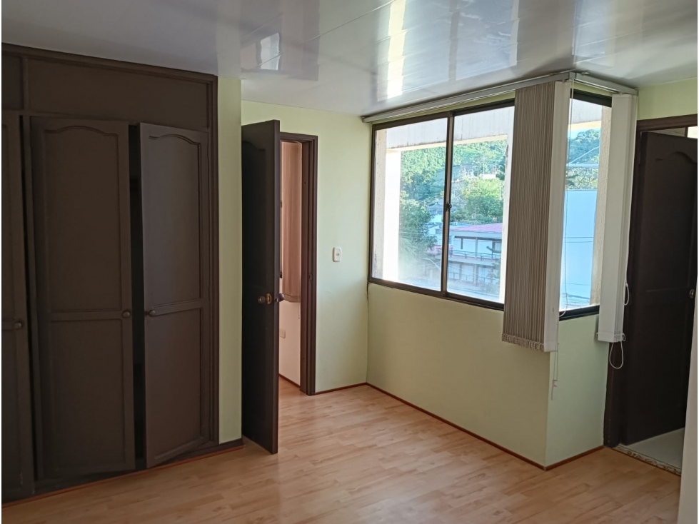 ARRIENDO AMPLIO APARTAMENTO DOBLE PARQUEADERO CUBIERTO - 4
