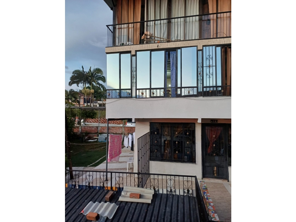 Vendo amplia Casa en el sectro de Cuba de pisos independientes — foto 2