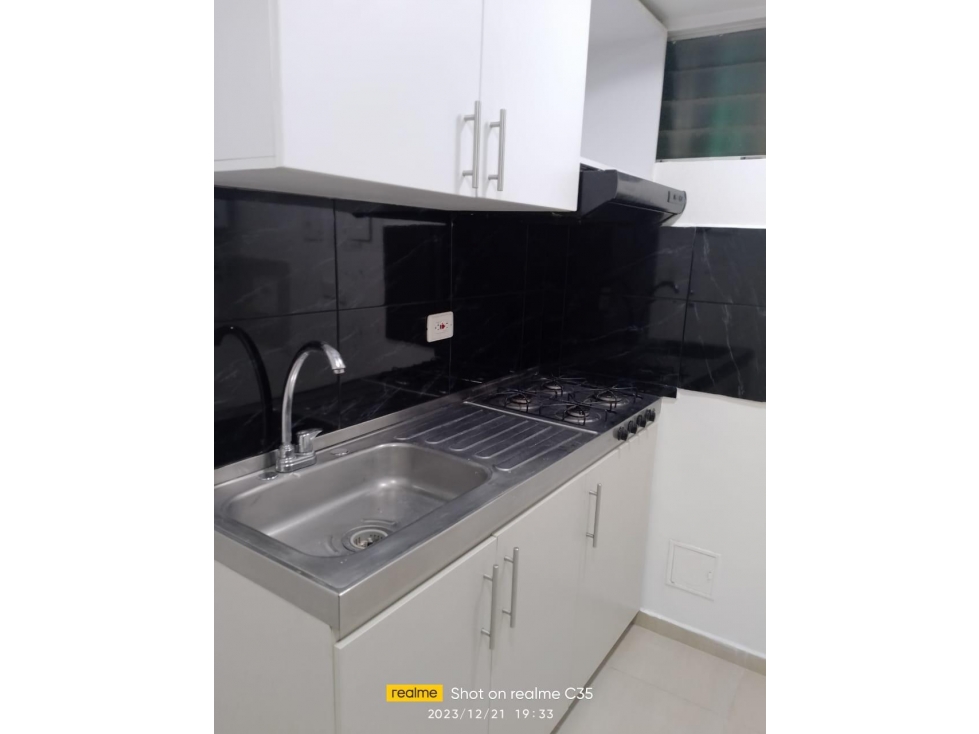 VENDO APARTAMENTO EXCELENTE SECTOR PARQUEADERO PRIVADO