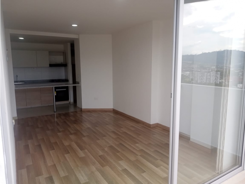 HERMOSO APARTAMENTO CON CUARTO UTIL Y PARQUEADERO CUBIERTO — foto 4