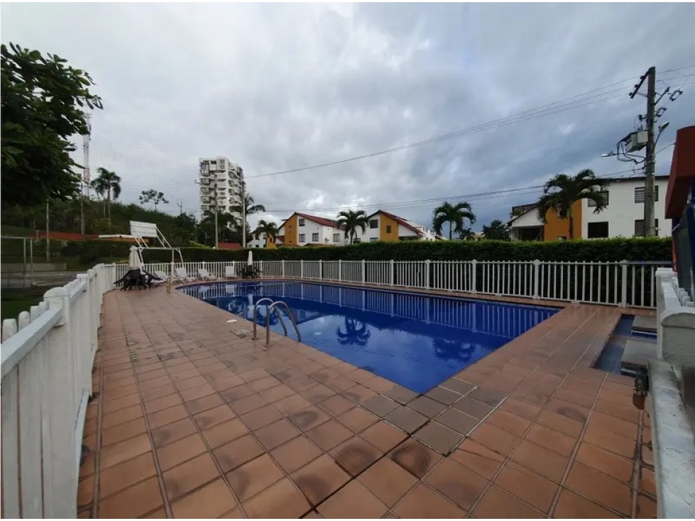 VENDO APARTAESTUDIO CON PARQUEADERO CUBIERTO Y CUARTO UTIL - 1