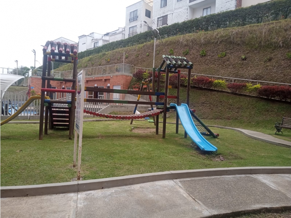 HERMOSO APARTAMENTO CON ZONA VERDE 2 PARQUEADEROS EN LA AV SUR - 2
