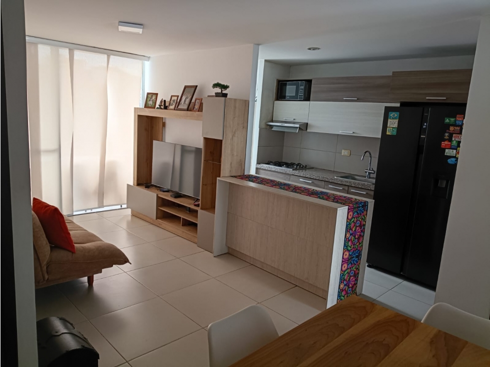VENDO APARTAMENTO CON PARQUEADERO Y CUARTO UTIL EN LA CIRCUNVALAR — foto 4
