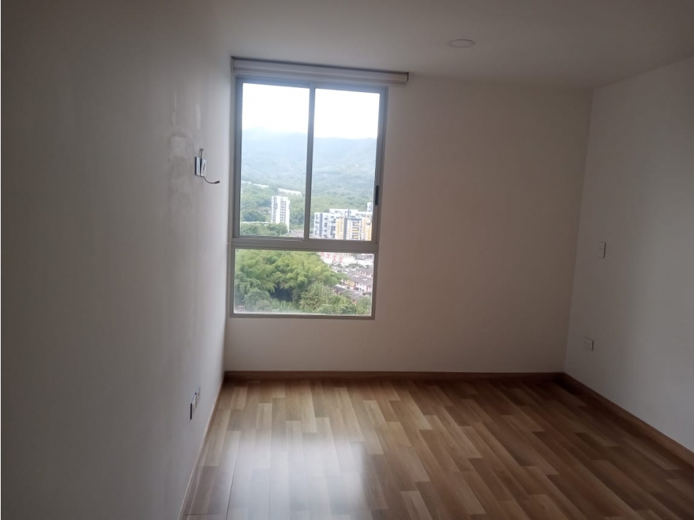 HERMOSO APARTAMENTO CON CUARTO UTIL Y PARQUEADERO CUBIERTO — foto 6