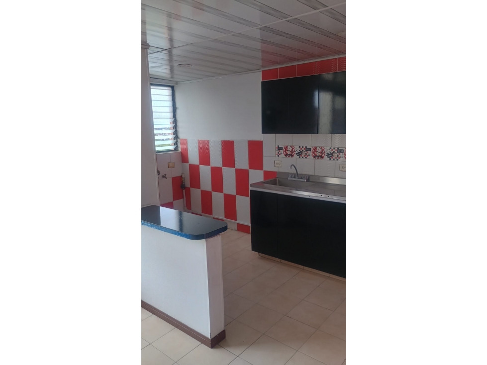 APARTAMENTO CERCA AL AREOPUERTO CON PARQUEADERO CUBIERTO — foto 4