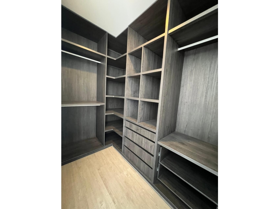 VENDO AMPLIO Y HERMOSO APARTAMENTO CON DEPOSITO Y PARQUEADERO CUBIERTO — foto 4