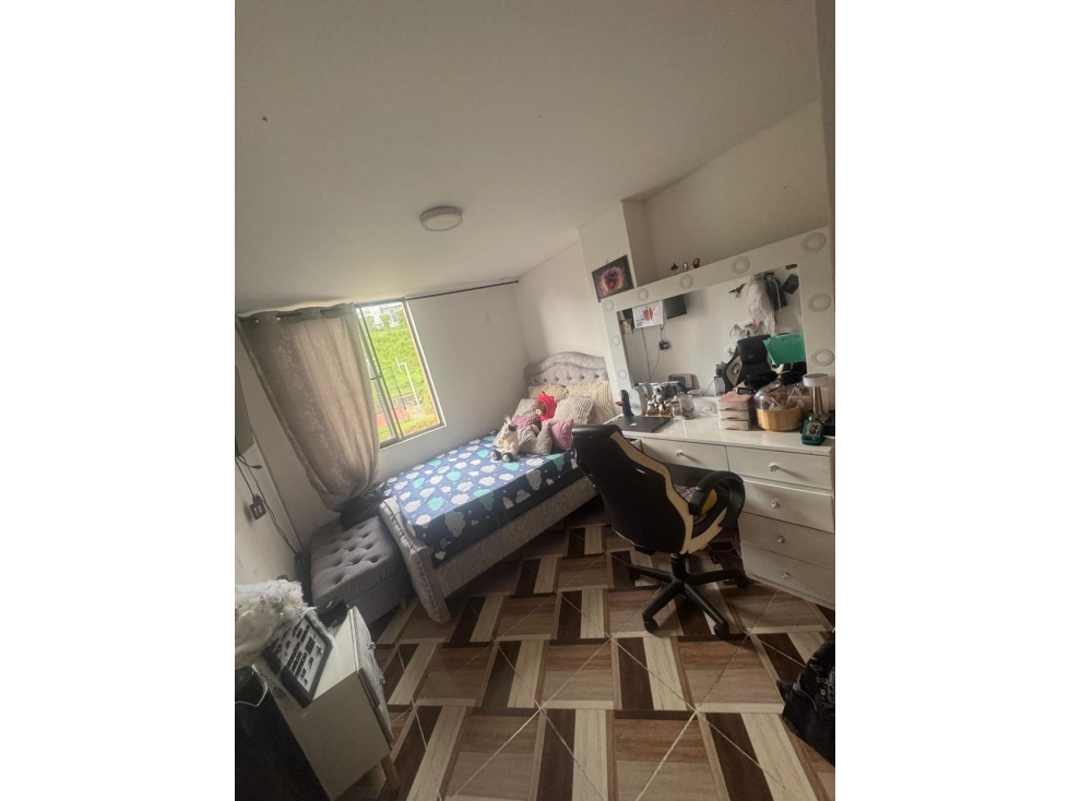 VENDO AMPLIO APARTAMENTO CON PARQUEADERO CUBIERTO - 3