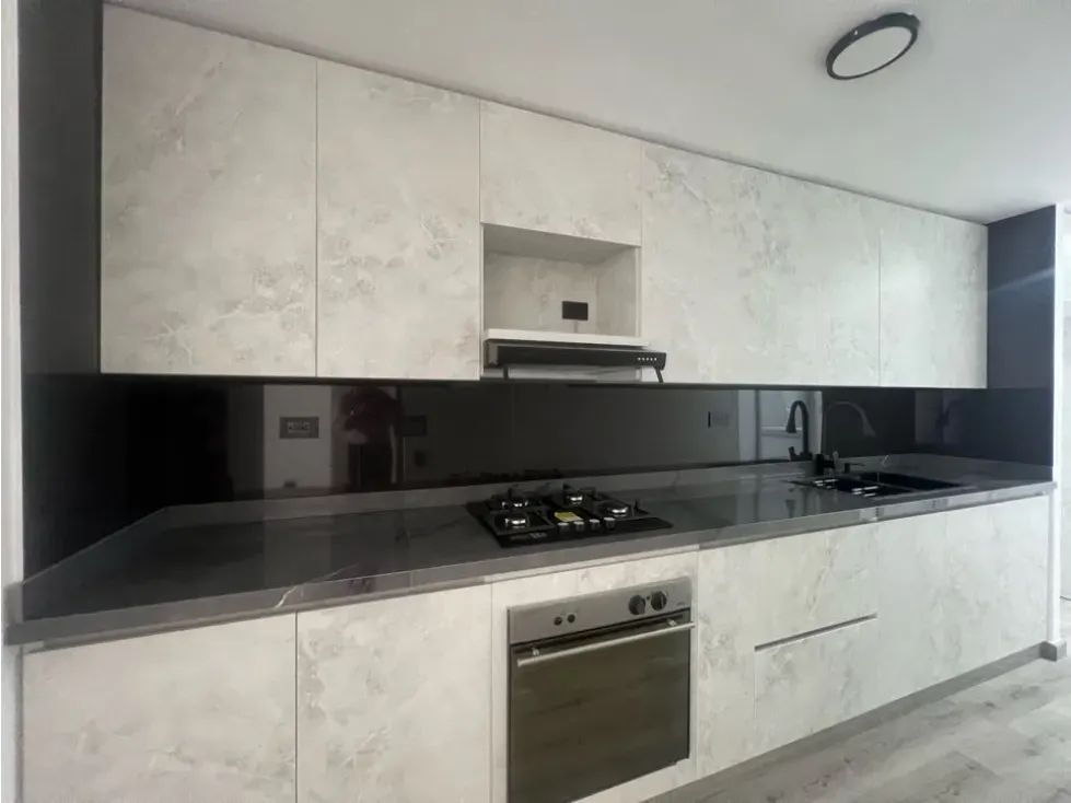 VENDO HERMOSA CASA CON ESPECTACULAR TERRAZA 2 PARQUEADEROS — foto 2