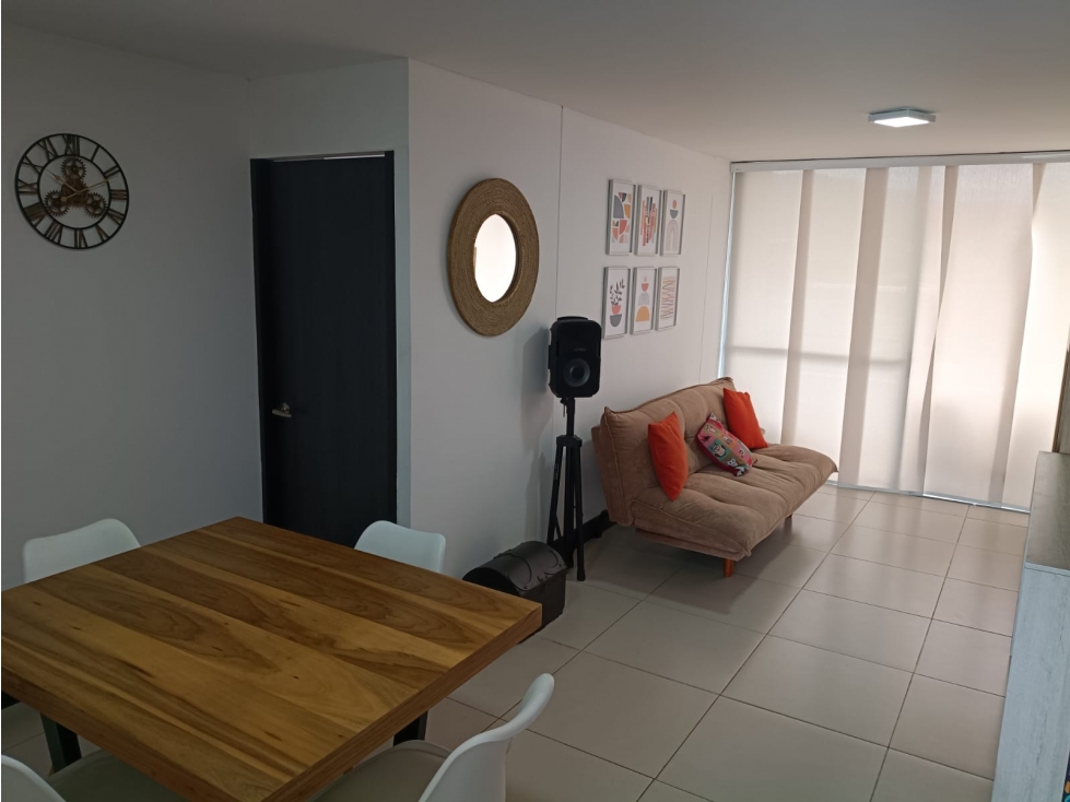 VENDO APARTAMENTO CON PARQUEADERO Y CUARTO UTIL EN LA CIRCUNVALAR — foto 3