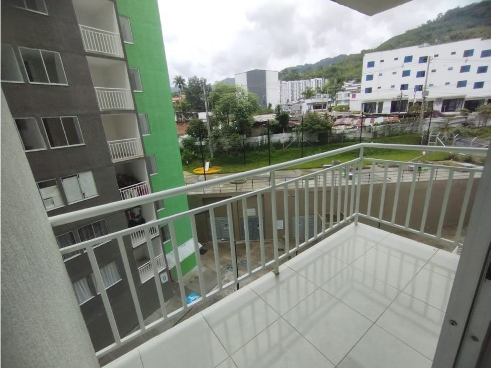 VENDO APARTAMENTO CON BALCON Y CUARTO UTIL
