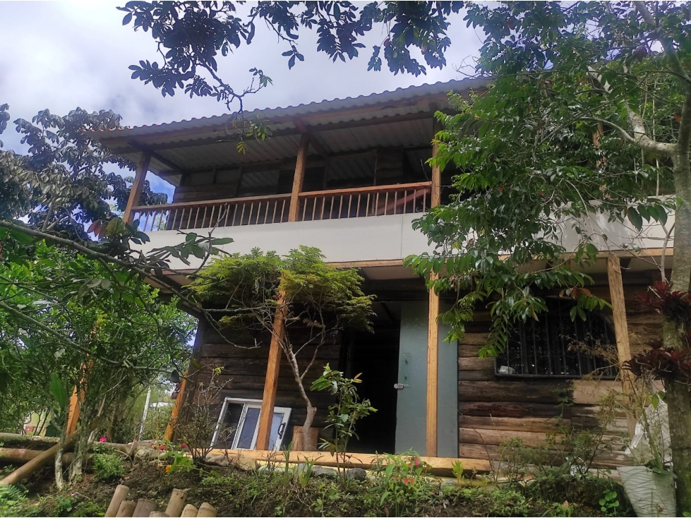 VENDO LOTE CON 4 CABAÑAS EN CONDINA