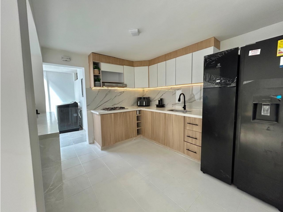 VENDO AMPLIA CASA CON HERMOSOS ACABADOS EN EL BARRIO EL JARDIN