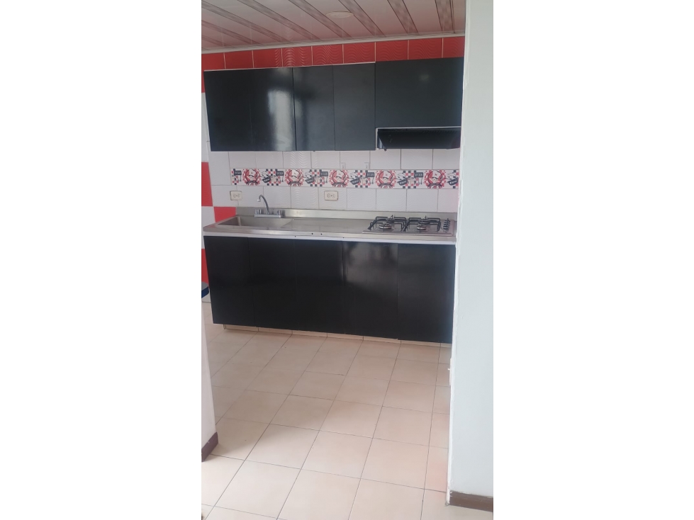APARTAMENTO CERCA AL AREOPUERTO CON PARQUEADERO CUBIERTO — foto 5