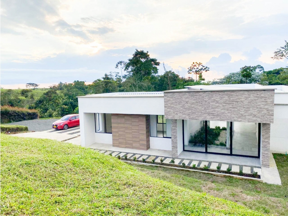 VENDO HERMOSA CASA CAMPESTRE EN EXCLUSIVO CONDOMINIO