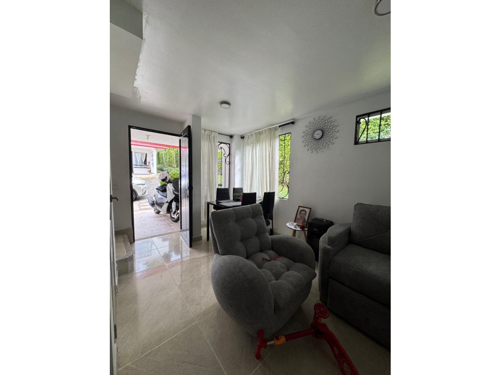 VENDO CASA ESQUINERA EN CONJUNTO CERRADO — foto 3