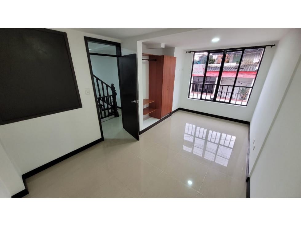 Vendo casa remodelada Parque Industrial pisos independientes — foto 5