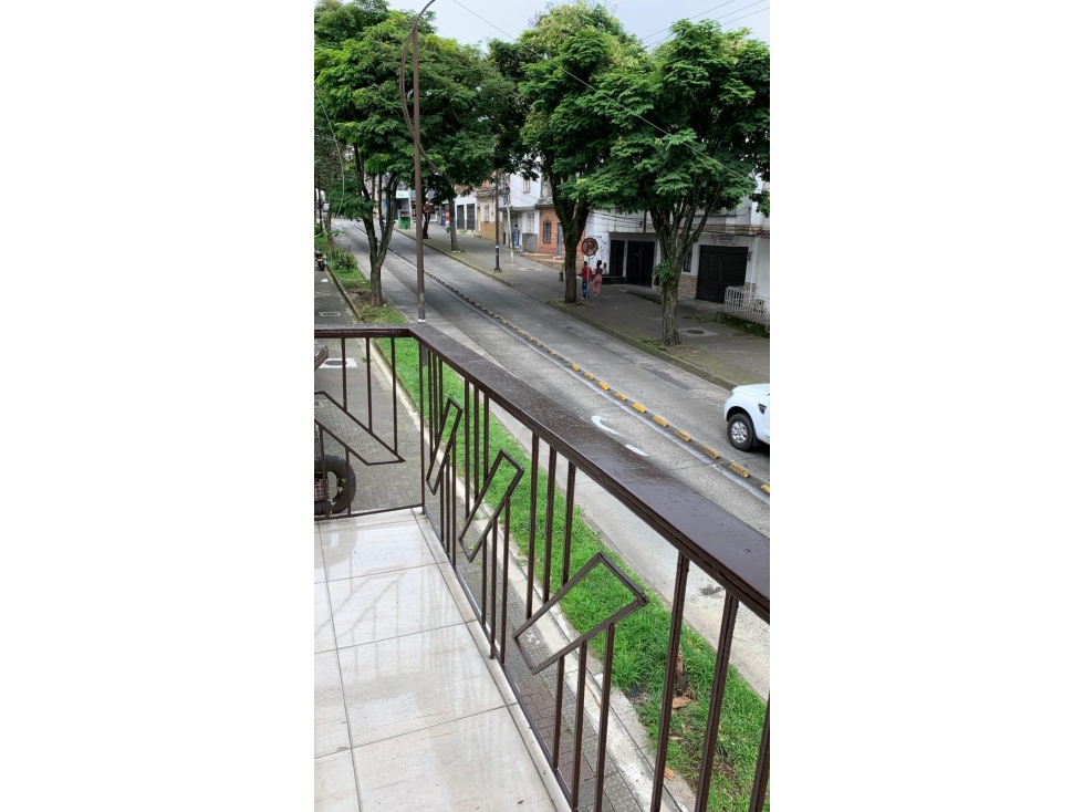 Vendo casa con locales muy cerca al centro — foto 2