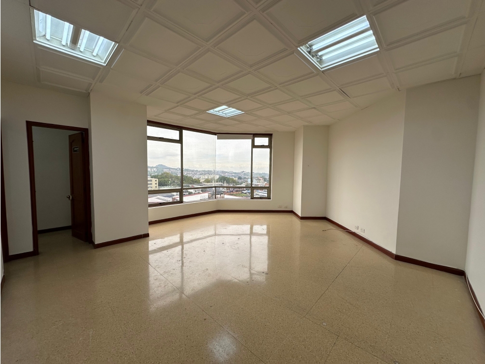 Rento oficina amplia y con excelente vista en el Centro — foto 2