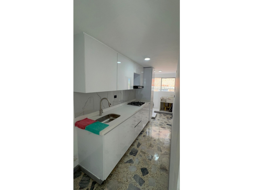 VENDO APARTAMENTO EN CONJUNTO EN LA AVENIDA LAS AMERICAS