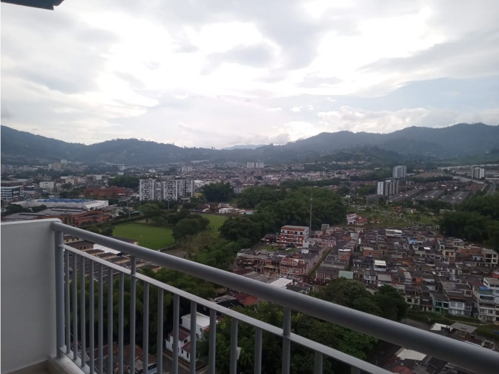 HERMOSO APARTAMENTO CON CUARTO UTIL Y PARQUEADERO CUBIERTO — foto 2