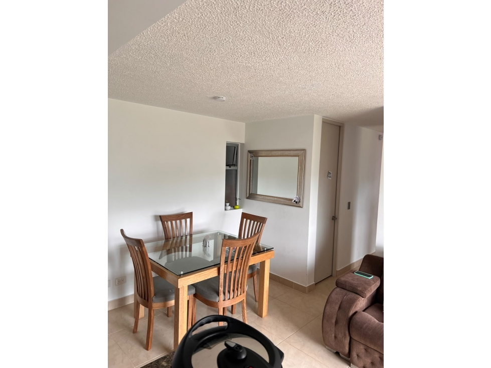 VENDO APARTAMENTO CON PARQUEADERO CUBIERTO EXCELENTE UBICACIÓN — foto 4