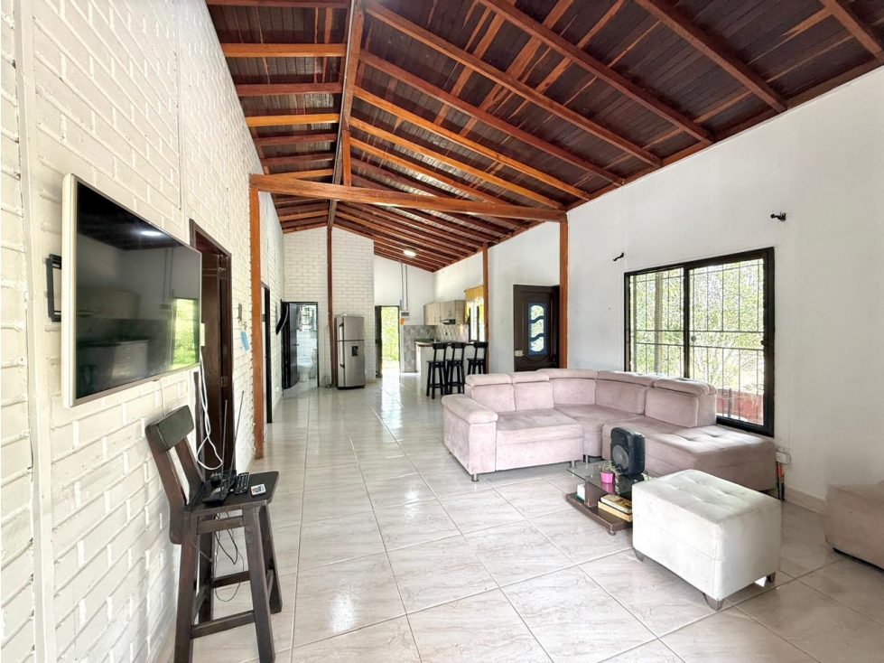 VENDO CASA CAMPESTRE CON PISCINA A 7 MINUTOS DEL CRUCERO DE COMBIA — foto 4