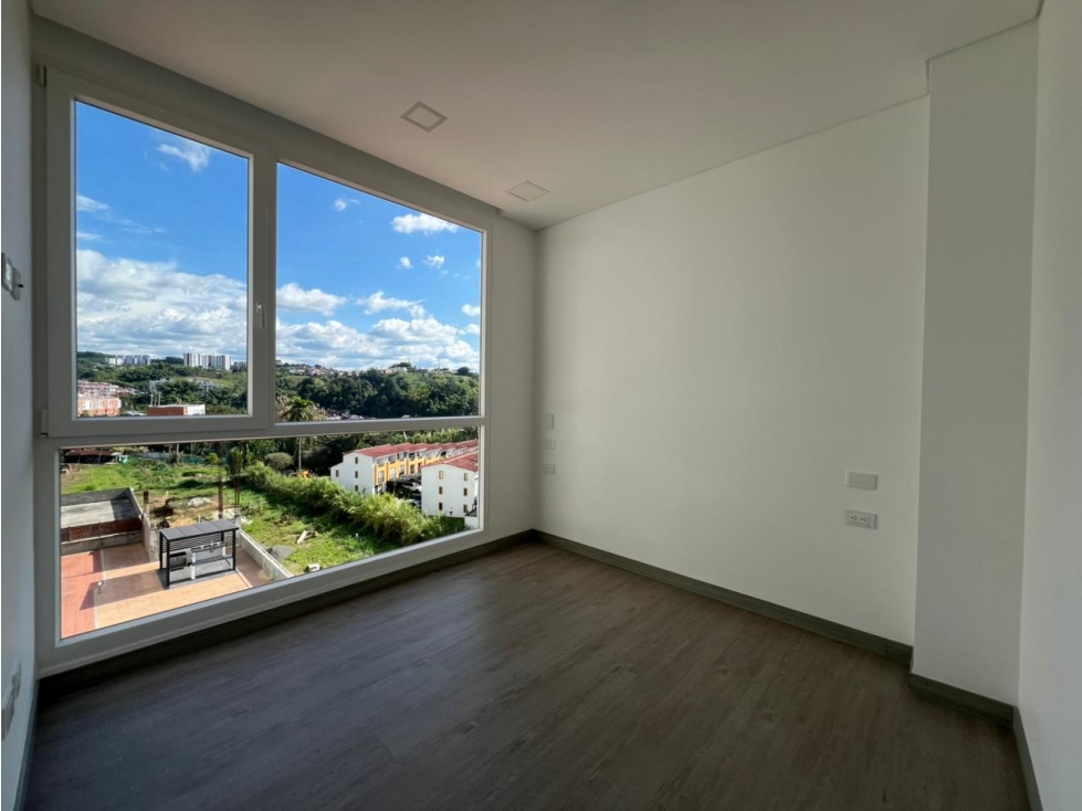 VENDO AMPLIO Y HERMOSO APARTAMENTO CON DEPOSITO Y PARQUEADERO CUBIERTO — foto 2