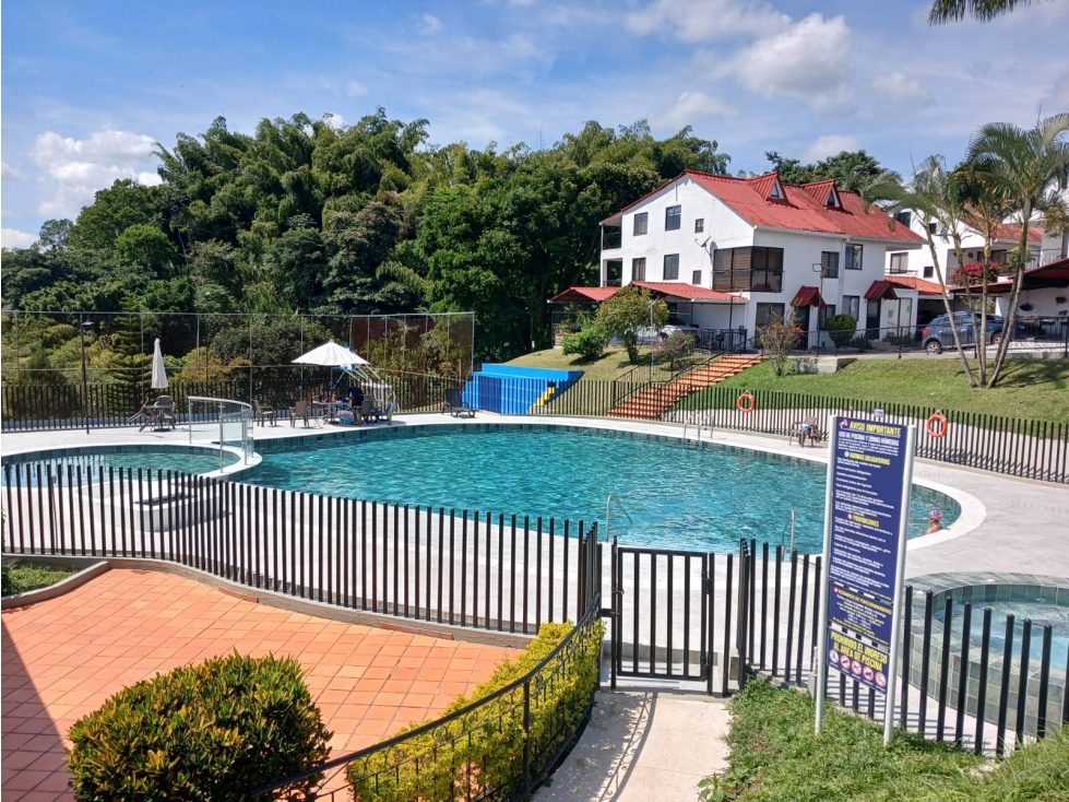 VENDO APARTAMENTO SOBRE LA AVENIDA SUR
