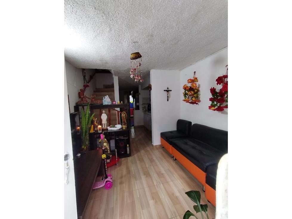 VENDO CASA DE TRES PISOS EN CONJUNTO CERRADO - 2