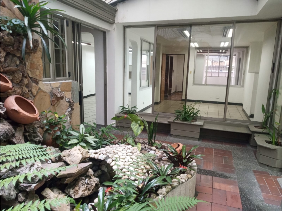 VENDO APARTAMENTO CON PARQUEADERO Y TRES OFICINAS EN EL CENTRO — foto 5