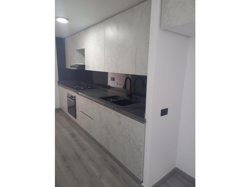 VENDO HERMOSA CASA CON ESPECTACULAR TERRAZA 2 PARQUEADEROS — foto 4