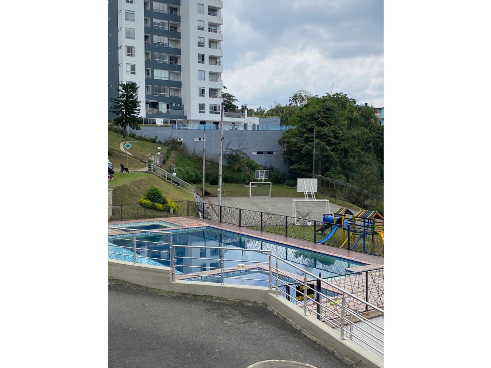 VENDO AMPLIA CASA EN UNIDAD CERRADA EN LA PRADERA — foto 3