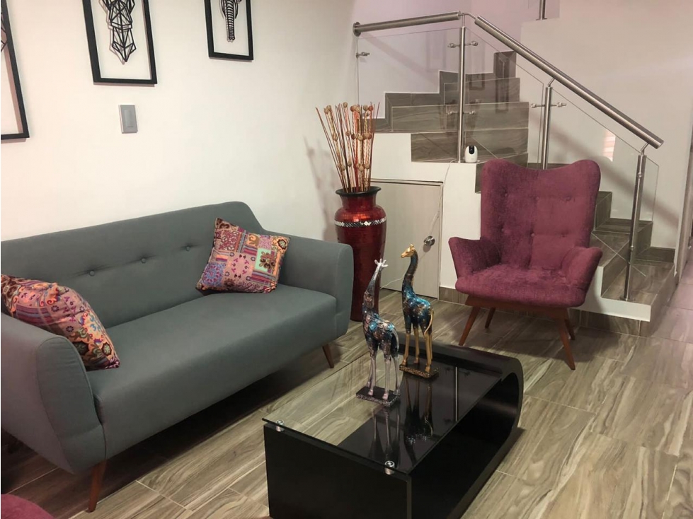VENDO AMPLIA CASA REMODELADA SECTOR BELMONTE