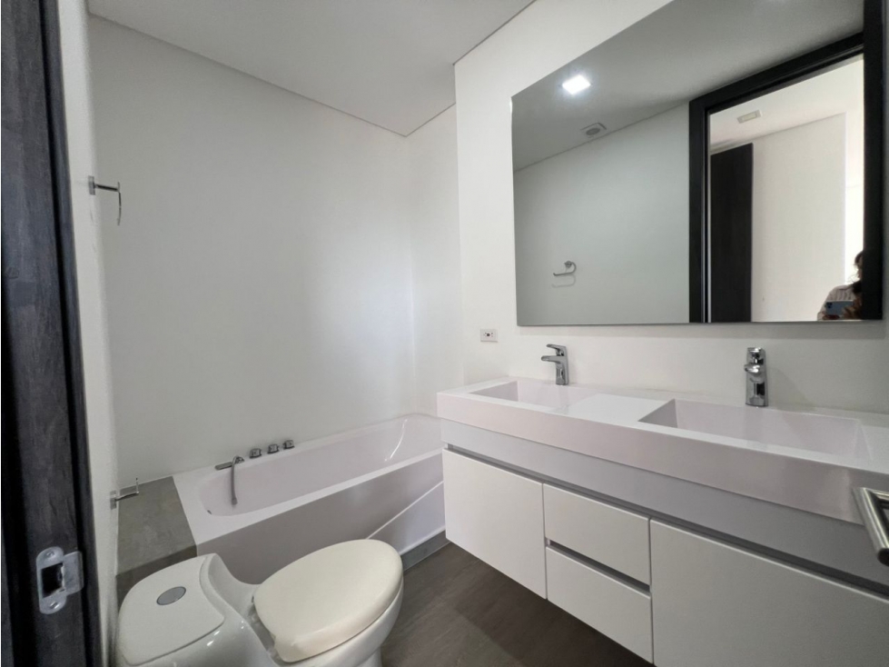 VENDO AMPLIO Y HERMOSO APARTAMENTO CON DEPOSITO Y PARQUEADERO CUBIERTO — foto 5